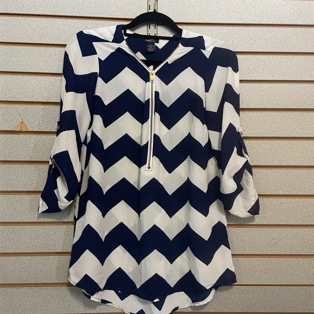 Rue 21 Womens Navy White Chevron Print Zipper Neck Tunic Top Shirt Size M